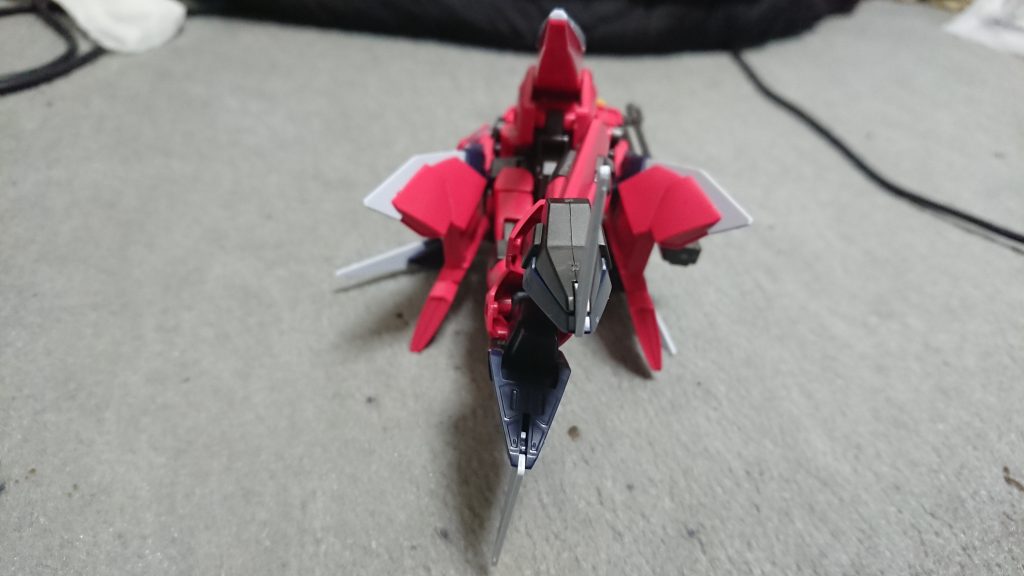 水中での偵察を視野に入れた形態だが、ソナーがないという致命的欠陥を抱えてしまったため、潜水兵器としては未完成品だった。