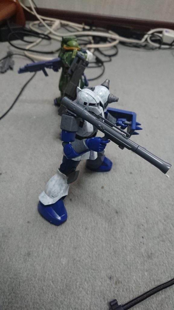 ザクバズーカ
ザクI用の旧式。ザクIIのものに比べて、威力は弱めだが、基地防衛用としては十分である。