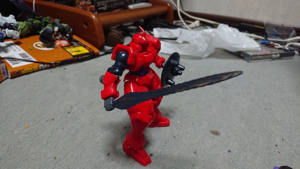 [高出力ビームサーベル]
メリクリウス=フェイズの主武装。
高出力のビームを生成することで、対MA戦はもちろん、対艦装備としても重宝する。

[円形シールド]
バルカン砲とビーム砲を内蔵している専用のシールド。バルカン砲の弾数は60発×3。ビーム砲はエネルギー補給式の通常6発、最大出力3発。