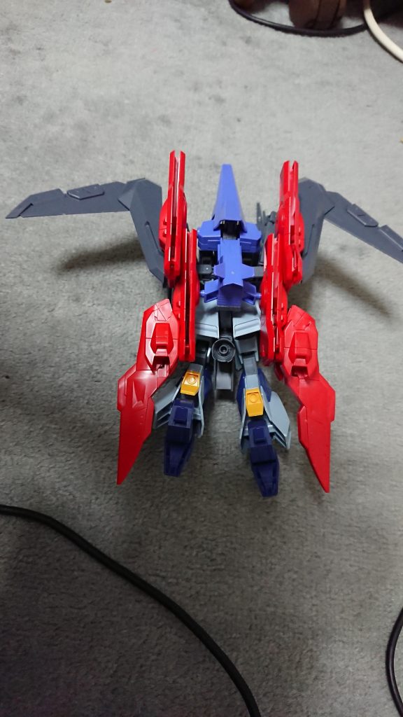 非常時は分離も可能。また、機体補助のコンピューター・Δ(デルタ)との連携で再び装備可能であり、単体での運用もできる。