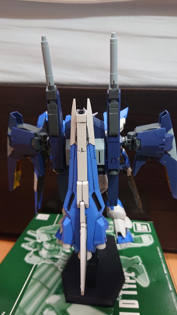 リアビュー
バックウェポンシステム装備にあたり、ファンネルラックとＭＶＳは非装備です。あと、シールドブースターをバックウェポンシステムに装着しました。