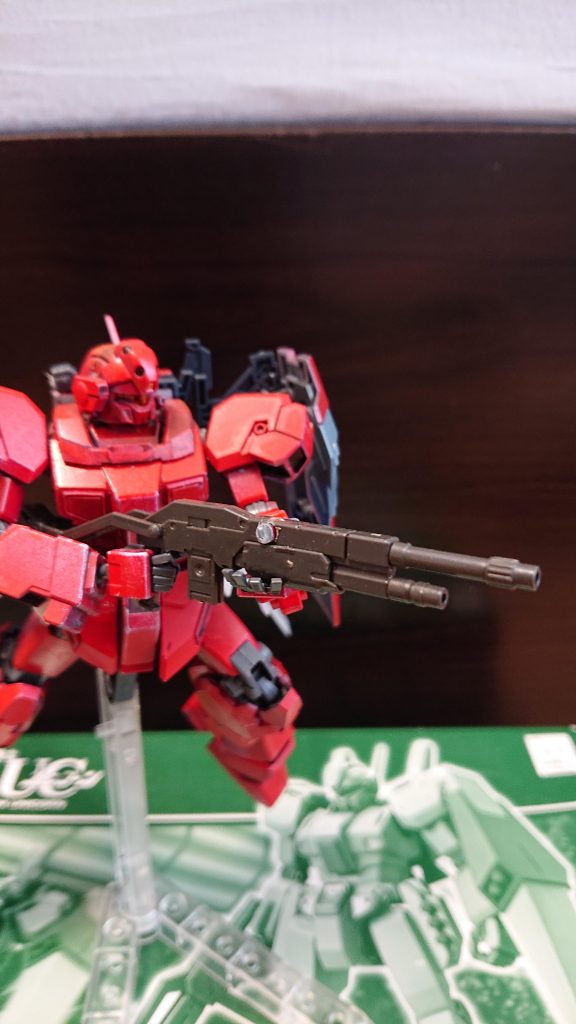 新型ショットガン
連邦軍ツクバ工廠が開発したものです。ジム・レイドのオートアサルトショットガンの影響を受けて作られており、わざわざガシャコン、ガシャコンとリロードする必要がありません。