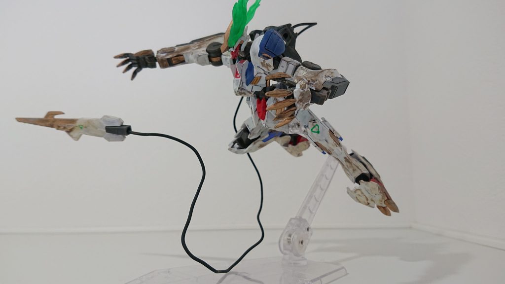 エフェクトをお湯で柔らかくして目に接着してます。
疾走感と獣臭さが出るように作りました。