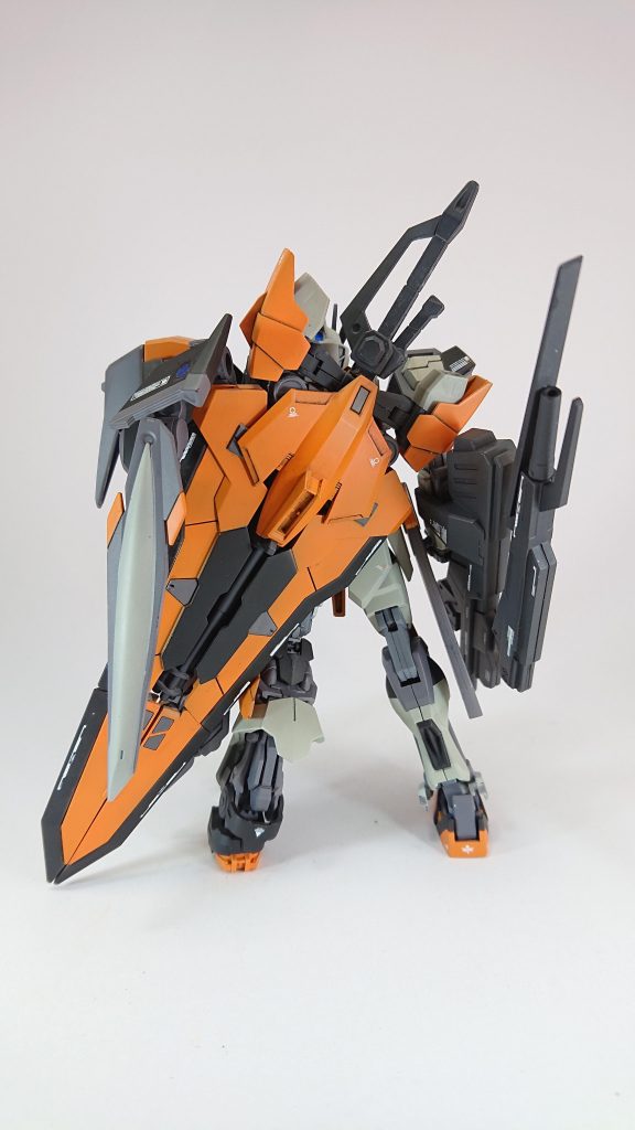 背面
背中に大型ネオジウム磁石を仕込み、ソードを固定しています