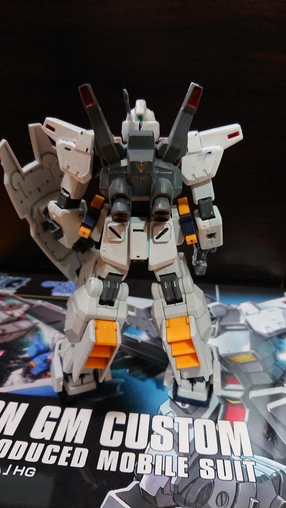 リアビュー
この機体の正式カラーリングはいわゆるジムカラーです。その機体もいずれ作ります。バックパックはガンダムMk-2のものと同等です。