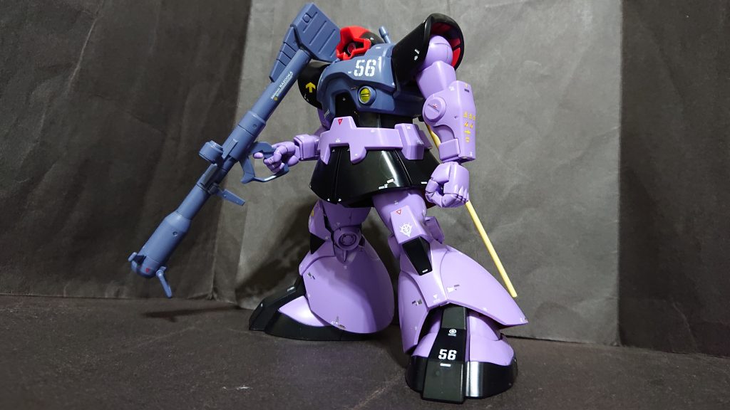 立ち姿 前
番号はリックドムでお馴染み(笑)*56*です。階級は少尉です。デカールは主にオリジン系とRG高機動型ザクⅡ系とガンダムデカールDXを使いました。*何気に撃墜マークがえげつない*です((( ;゚Д゚)))。