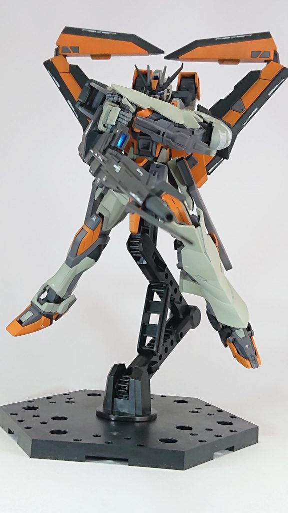 メガランチャー展開状態
3mmで穴をあけ、
3mmのプラ棒で接続しています。
模型仲間のフォルネウスさんよりリクエスト頂いたショットです(^^)