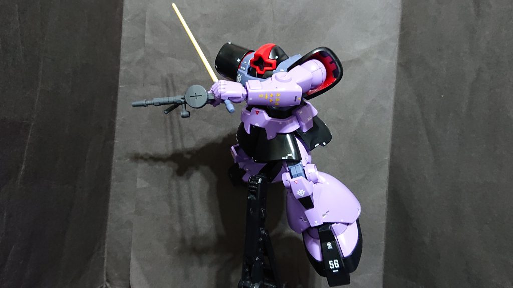 マシンガンは小さく取り回しがいいのでヒートサーベルを使用しても邪魔になりません!