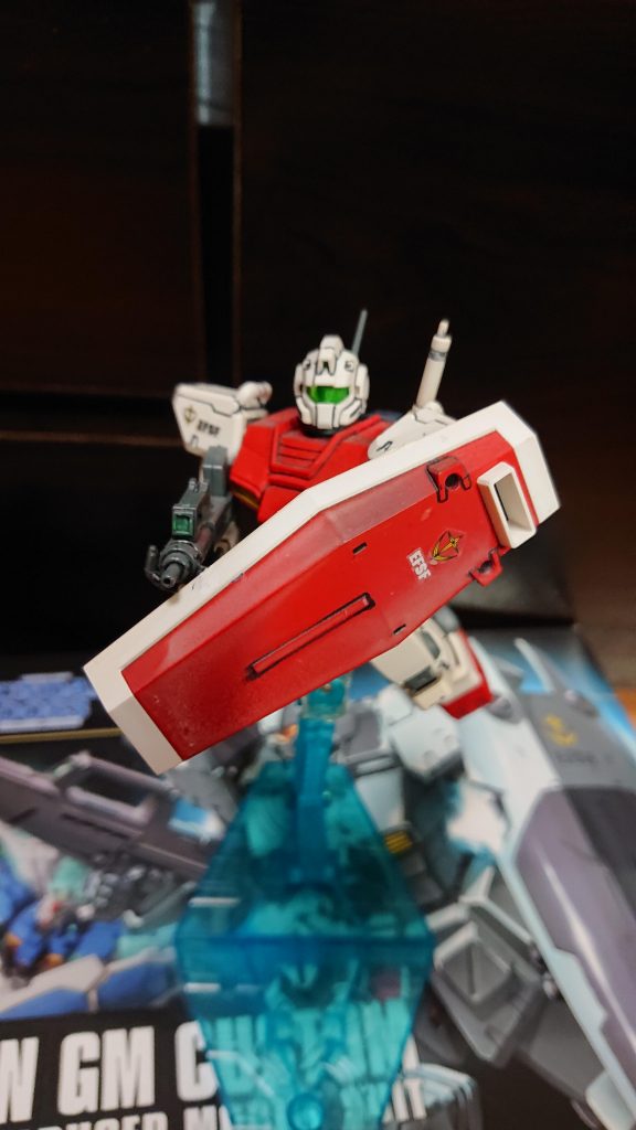 ↑追い撃ちをかけるジム改
 さらに隊長機は713部隊のジム改の射撃を食らう。