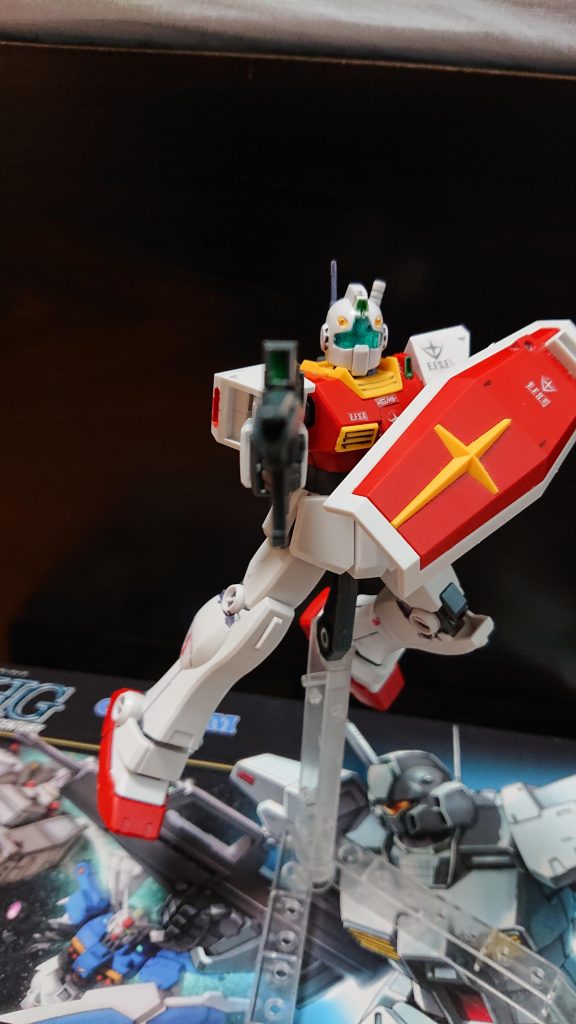 ↑アスハを援護するトシカズのジムII
◆トシカズ「米倉、突出するな！」
トシカズ機の放ったビームがゲルググキャノンの両碗部を貫く。