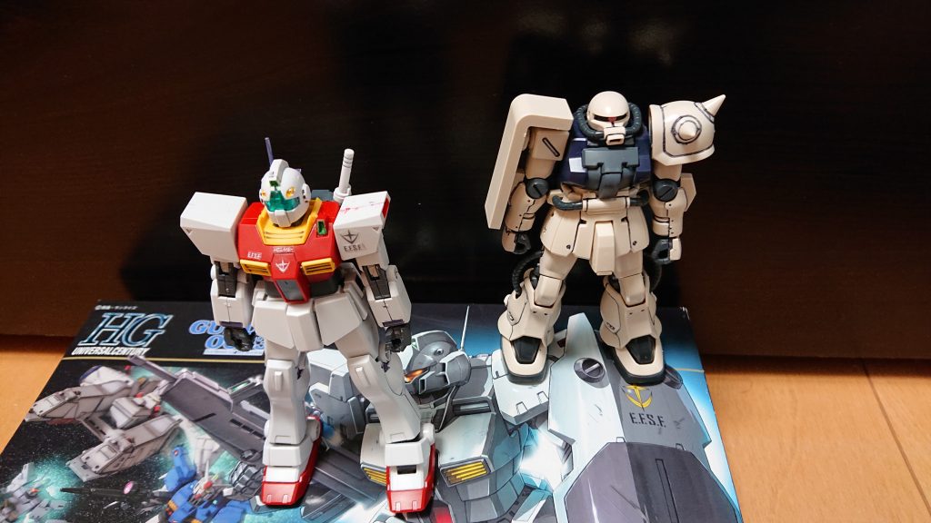 ↑サイド2防衛艦隊の基地格納庫にいるジムIIとザクIIF2
◆ミツヨシ「君が米倉アスハ少尉か。自分は久保ミツヨシ中尉、君が配属される小隊の隊長だ」
 急に呼ばれてアスハは振り向き謝罪をする。
◆アスハ「……わざわざこんな所まで迎えに来てもらってごめんなさい…」
 気が沈んでいるアスハは小さな声でそう返した。
◆ミツヨシ「まぁ問題ない。気にしなくて良いw」
 それに対しミツヨシは隊の士気に関わると感じて元気づけようと笑顔で返した。
 アスハの気は少しずつ緩んできた。