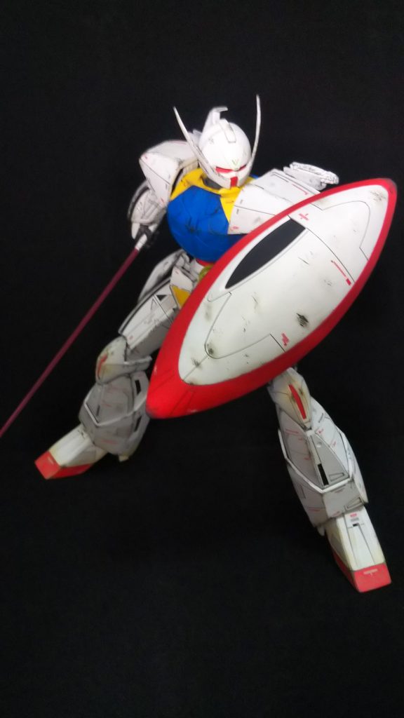 サーベルを構えてのワンショット
ターンエーともなると二刀流のイメージが強く残ってますが、今回は1本だけ構えさせての撮影