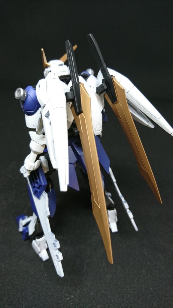 ガンダム・ベルゼビュート
ネクストフレームの一機体、バエルと「鉄華団」のバルバトスの戦闘データを元に開発された機体
汎用性と高機動性を兼ね備えており肩アーマーにはNRM発生装置が装備されており
防御性も安定しているが持続時間が短い
使い手次第ではガンダムフレームを凌駕する性能を発揮するだろう
NRM発生装置
ナノラミネートミストと呼ばれるナノラミネートアーマーの原料を粉塵状にしたものを散布しエイハブウェーブによりバリアを形成しビームを弾き実弾ダメージは減衰できるが持続時間が短く接近戦の防御性はない