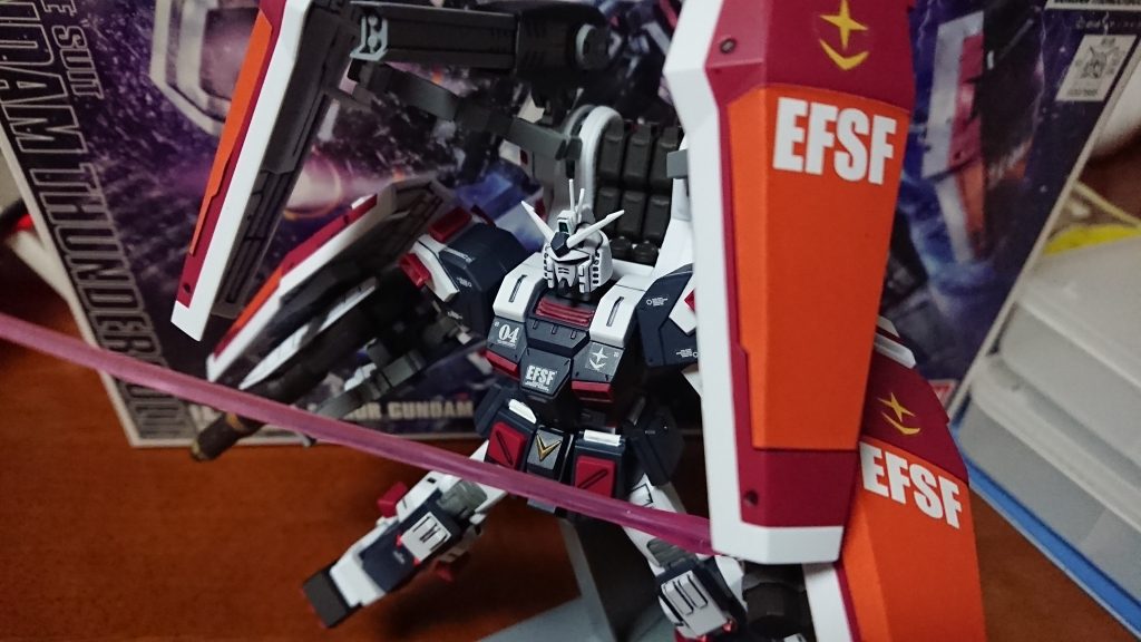 デカールを貼ってつや消しを吹いた後