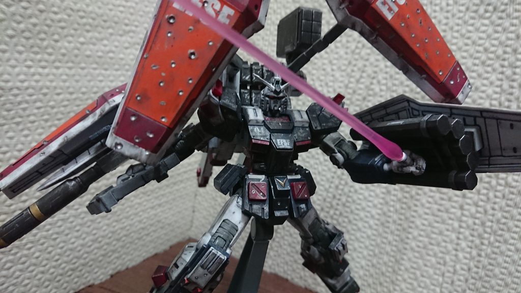 ビームサーベルを構えたポーズ