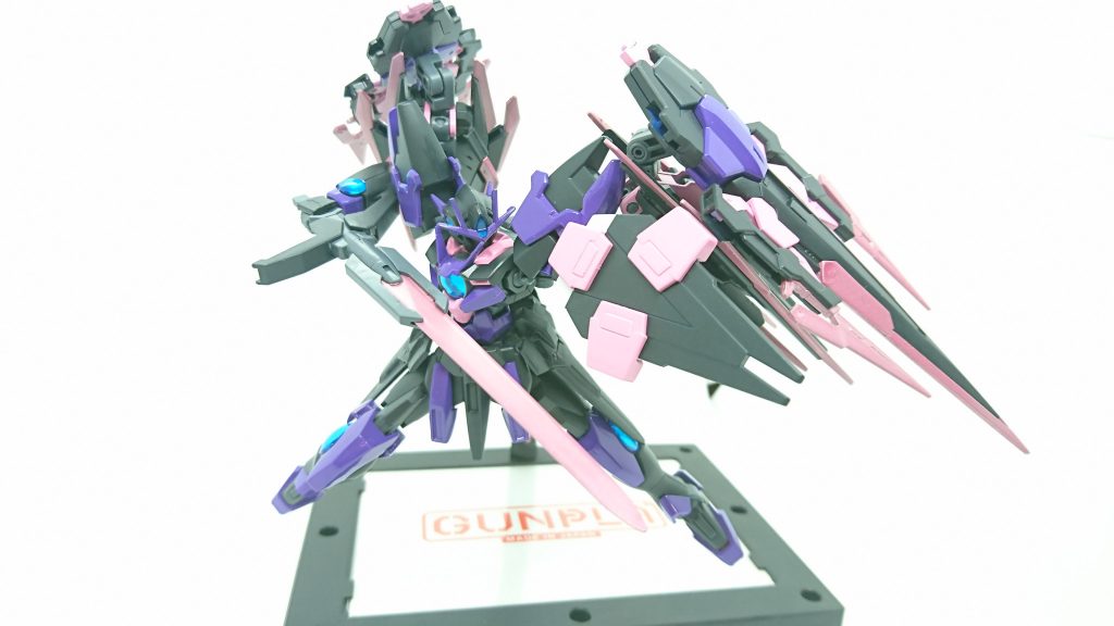 本機はコクピット搭載前の稼働試験中に失踪したため、コクピットが存在しない。
稼働し続けるのか不明であるが、膨大なGN粒子による脳量子波交信領域により、周囲のあらゆる意識に感応し稼働しているのではないかという仮説がある。