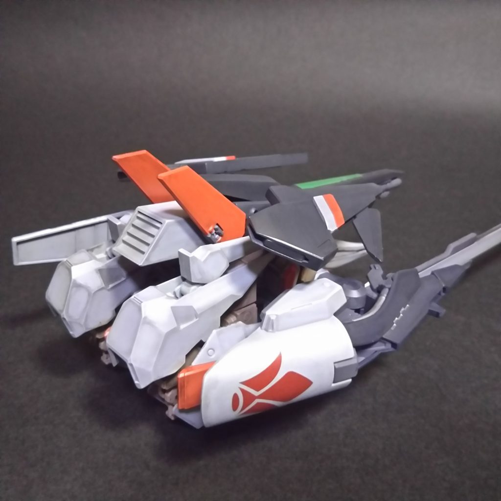 プロウラーへ変形可能です。ブレードライフル？の鉄華団マークは、余白が泣いていたので…ついw