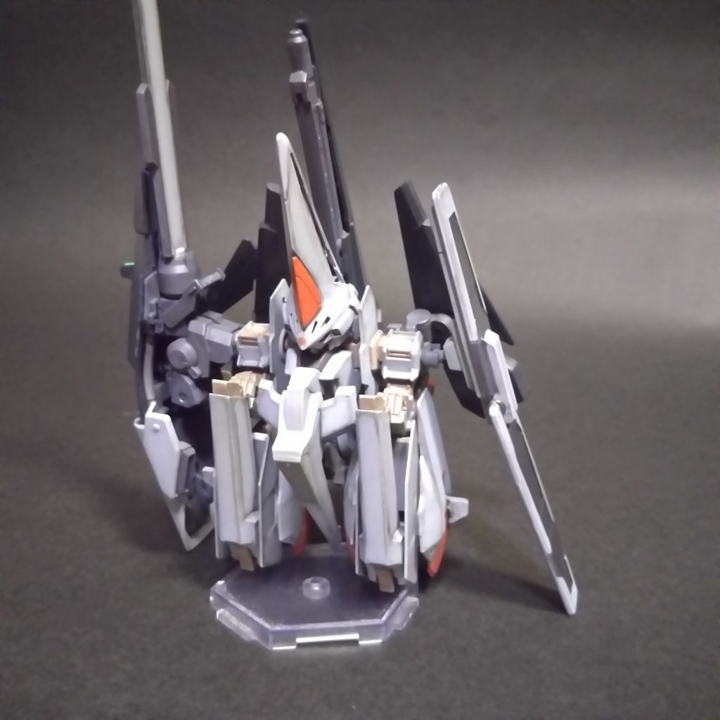 ちょっとお間抜けな下からショットですw
膝をちょいと加工して、結構コンパクトに足が折り畳まれています。