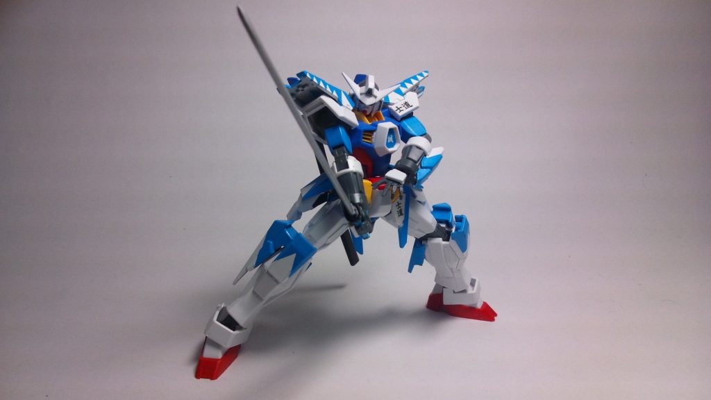 フィアーフルゴッド 別名:鬼神丸国重
背負っている日本刀
名刀システム
鞘と連動して作動するシステム
鞘と刀は粒子を吸収できる内部構造になっておりその鞘に納刀することで一時的に刀の粒子をゼロにする。
再び抜刀すると、相手のガンプラの粒子を刀に吸収させて相手のガンプラの動きを止める。
その様は“名刀の覇気に魅せられ身動きが取れない”様である。