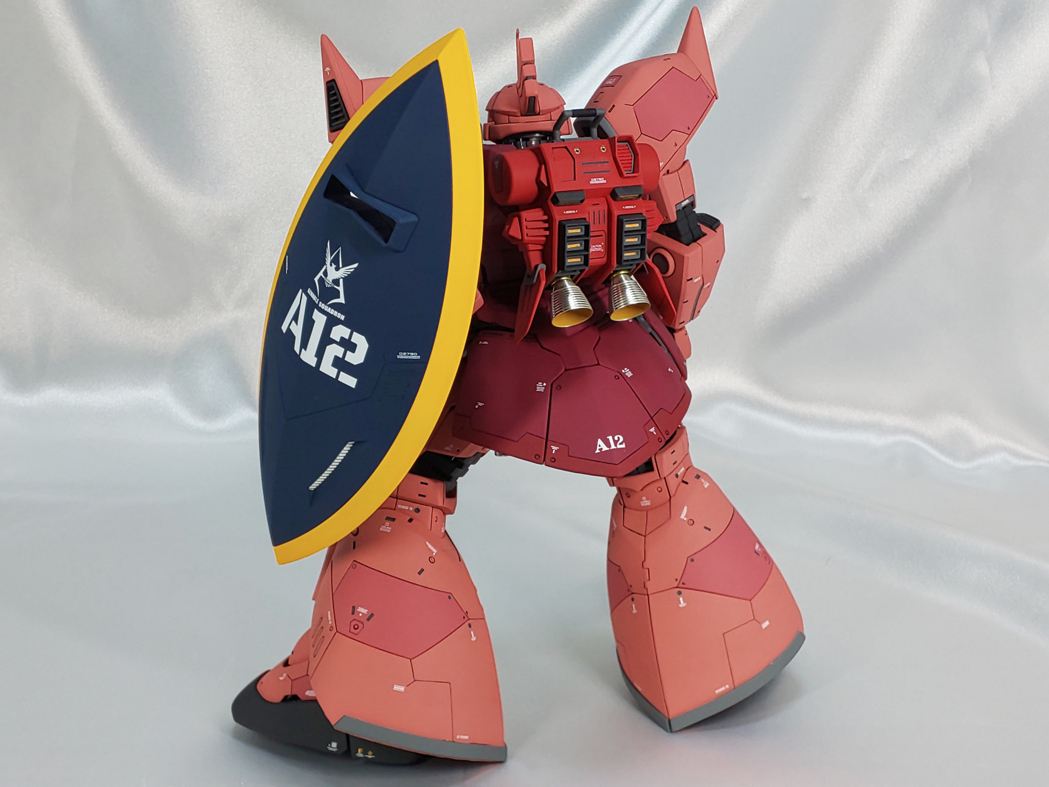 MG 高機動型ザクⅡ R-2 VTuberカラー 完成品+stbp.com.br