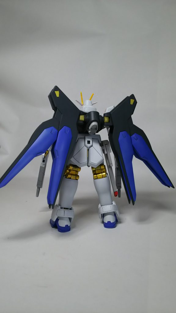 背面ショット。後ろ姿はストフリっぽいです。