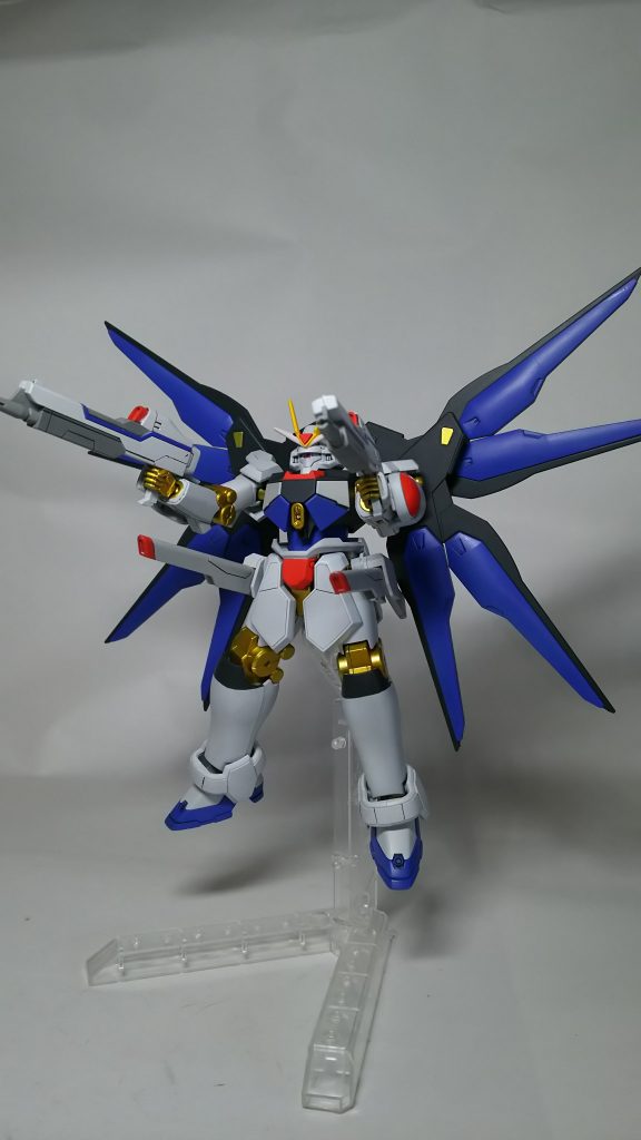 フルバースト風で。腹部ビーム砲は無改造で取り付けできました。