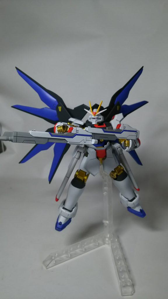 ビームライフルの色分けが大変でしたが、なんとかここまで塗り分けました。