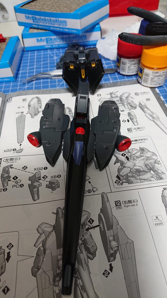 真ん中の青い部分はシールが使えなかったため塗装しました。