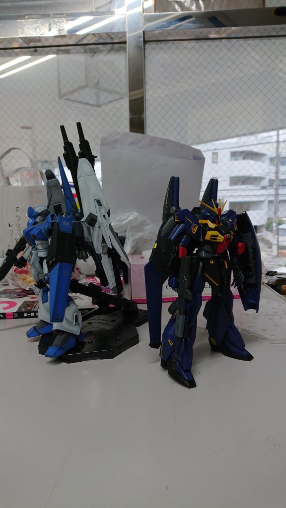 後輩「敗残兵」の作成したジェガンとのツーショット