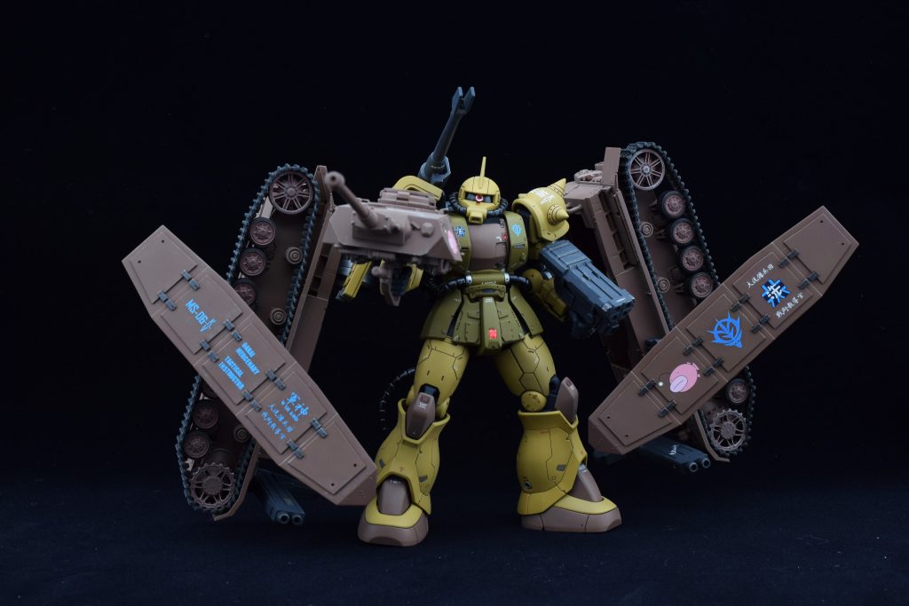 タンク本体も接地せずに自立しシュルツェンは自在に可動します