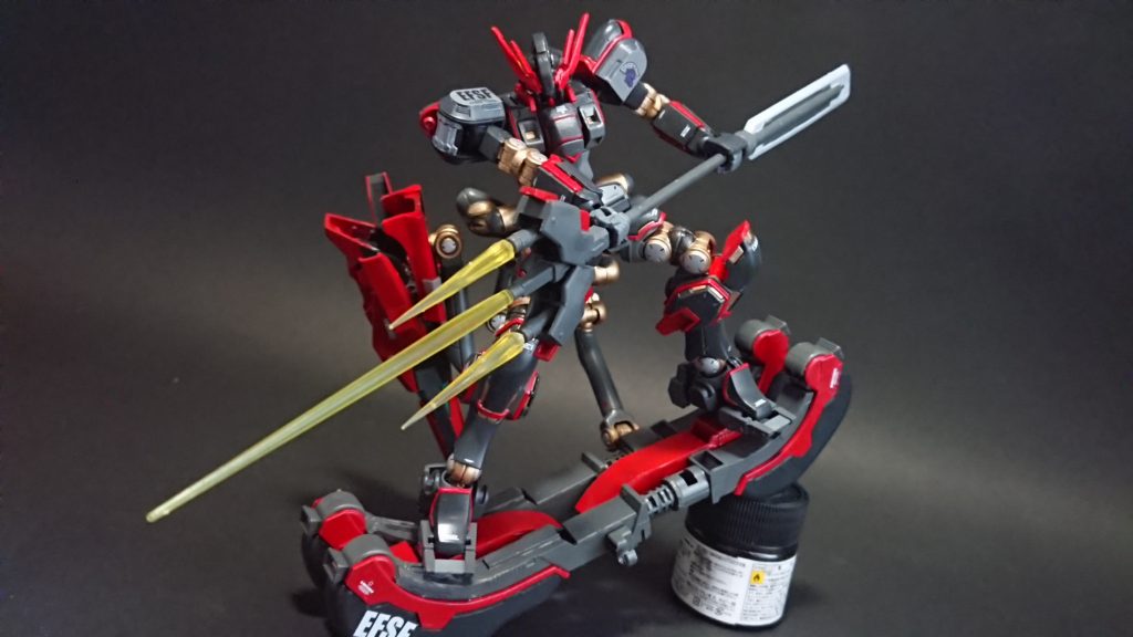 ビームハープーン、銛です。
海といえば銛ですよね、取ったどーみたいな
普段はサブレッグ横に縮めてマウント可能、ビームの反対側は実体剣として使用