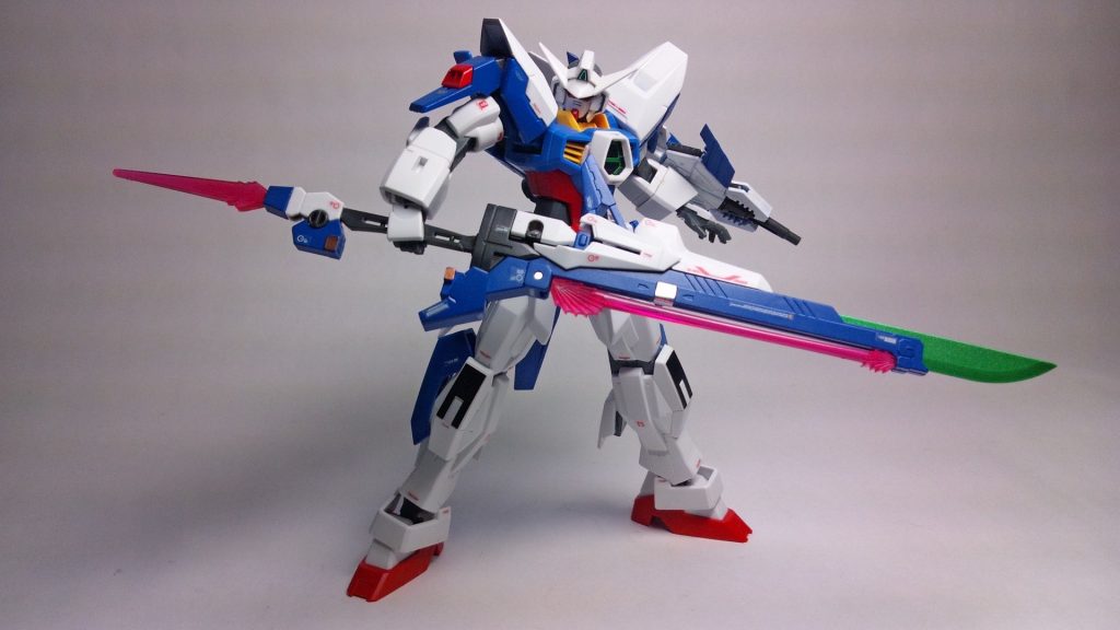 ライキリ(雷切)
ネオ・エクスカリバーを元に改良、シグルブレイドと高出力ビームサーベルを併せ持った太刀。
ネオ・エクスカリバーはシグル製の大剣であったことから、素材的に高重量で摩耗しやすく長時間の使用に向かなかったため、
その欠点を元にシグルブレイドを小型化し、刀身部分に高出力ビームサーベルを搭載して攻撃力を維持する事に成功した。