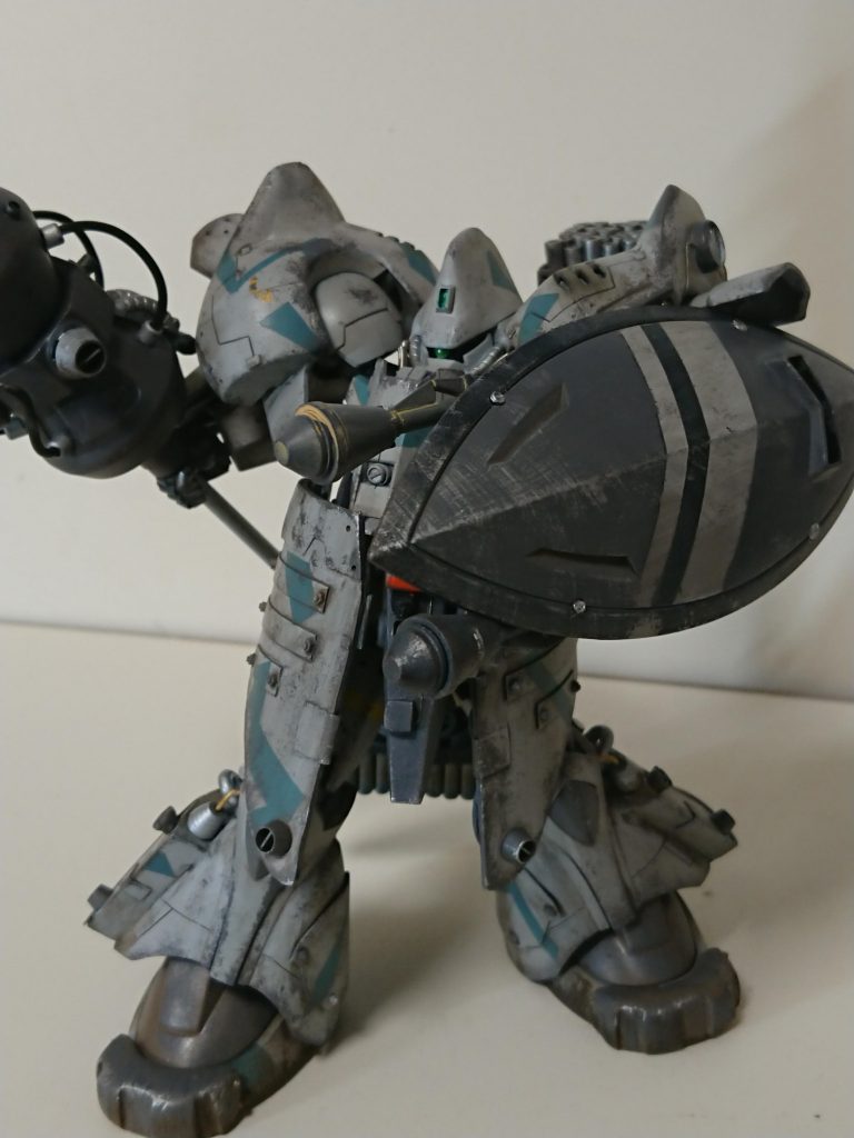 シールドにはシュツルムファウストを装備している。