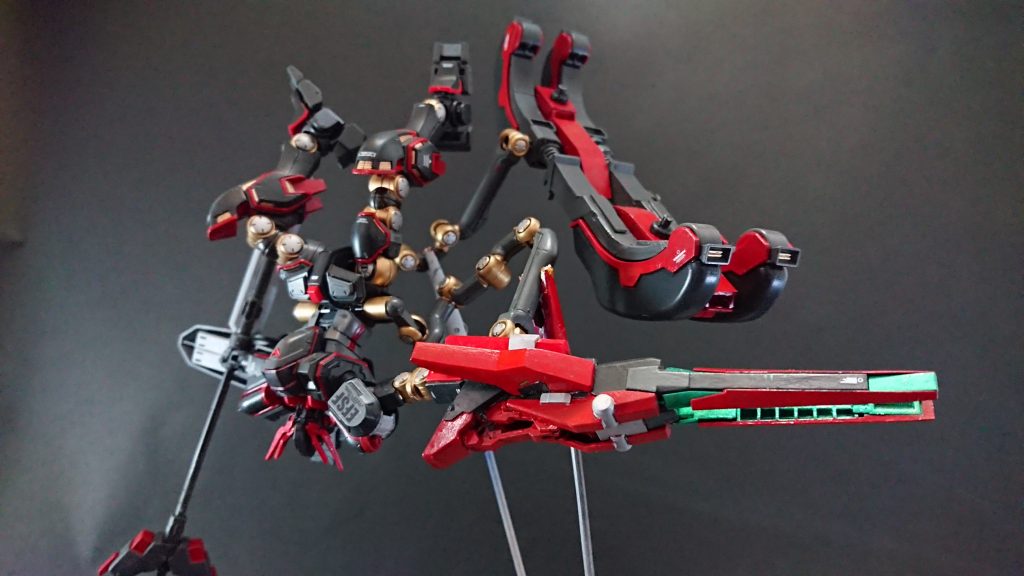 ある程度サブレッグから離れてもアームで繋がってるから自由に動ける、みたいな