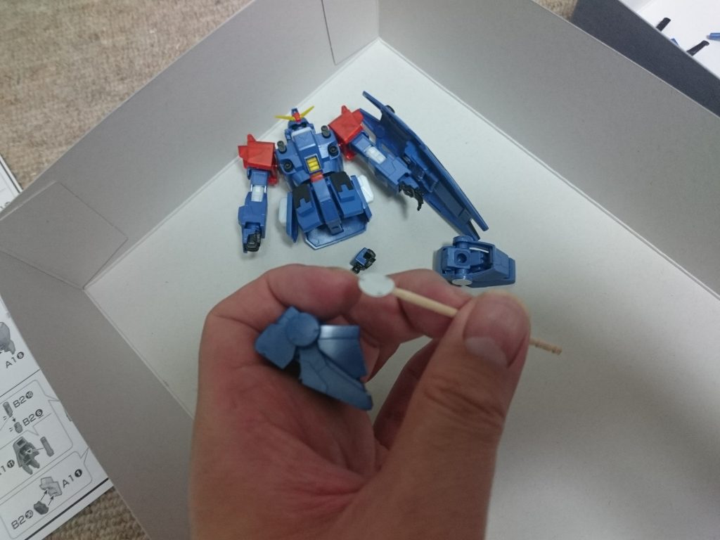 キットのシールはカメラアイ以外使用