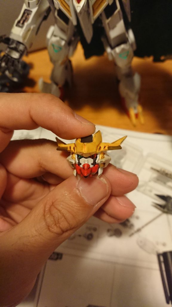 左眼には、コトブキヤの光るビームサーベルの柄を埋め込んであります。