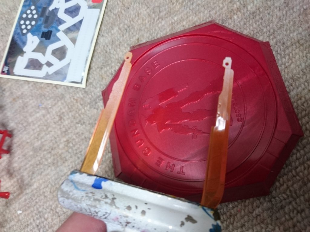 サーベルの根元をホワイトで