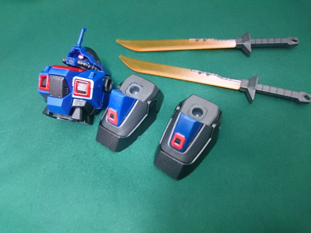 臀部と足首の排気口がシールでした(´・ω・`)