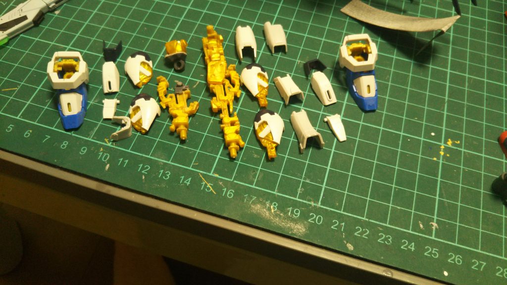 脚部にはクロスシルエットフレームを使用して短縮してます