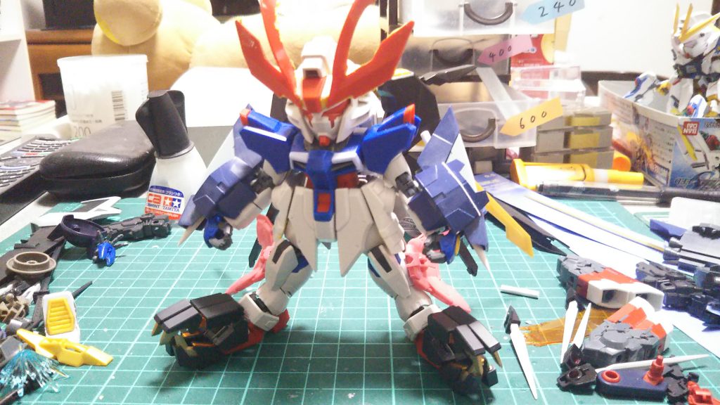 脚にSDイージスのスラスターを付けたり
足の先にアームドアーマーVN付けたりしてます