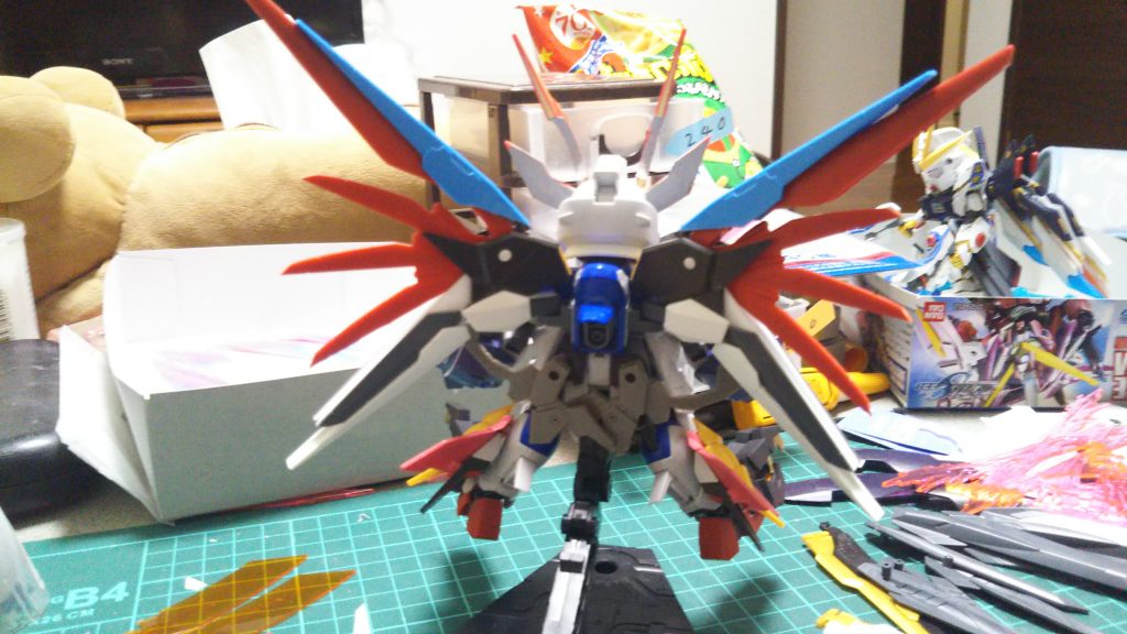 バックパックはシュバルツリッターの物にデスティニーとA-Zとノーネイムライフルのパーツをミキシング
リアアーマーにオーガジンクスのリアアーマーを混ぜて武器もマウント