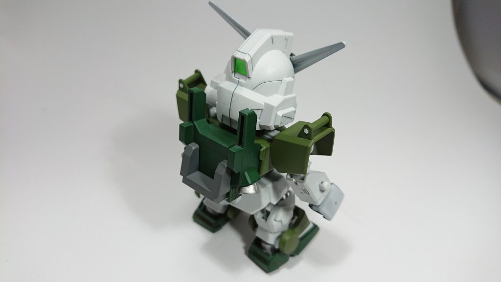 今流行のバックショット( ˇωˇ )
こちらバックパックもバーニアだけ塗り分けて部分塗装してます。
バーニア内もクリアレッドをいれて手を加えてます。