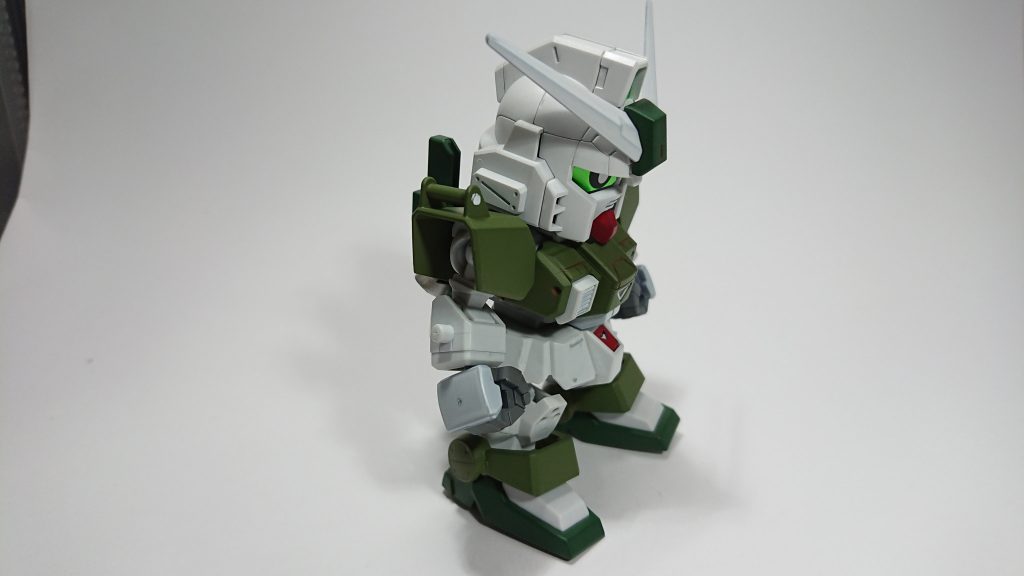 横から(●︎´▽︎`●︎)
手がグレー1色だったので、マスキングして甲を塗り分けました。
メイン色と合って良い感じです。