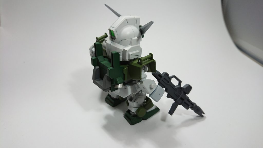 武器持ちバックショット。
右肩内部の塗りが甘かったのはご愛嬌(´ω`)