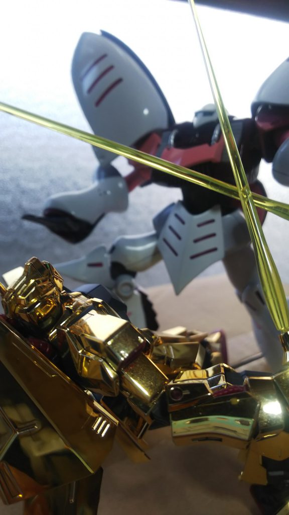 同じスケールHGリバイブ百式ゴールドメッキバージョンと。
圧倒的なキュベレイのイメージで(笑)