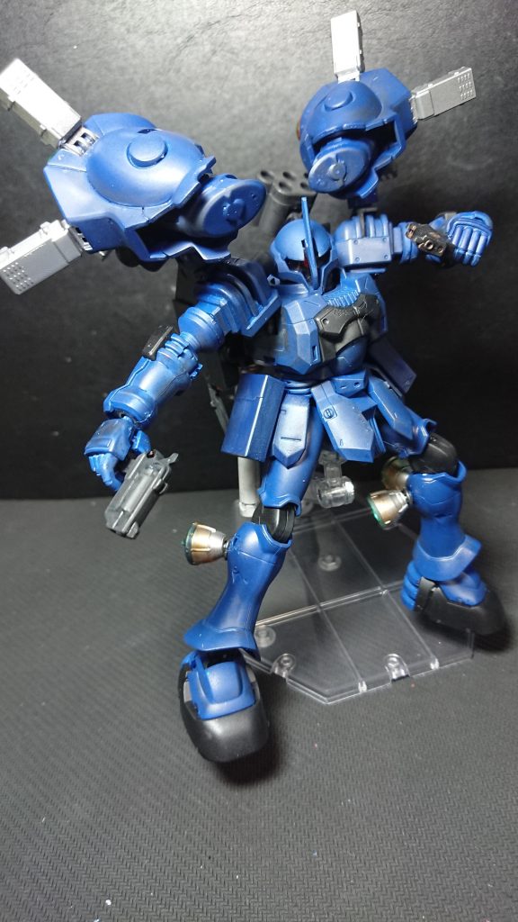 武装④ ハンドガン
両腰のホルダーに収納されています