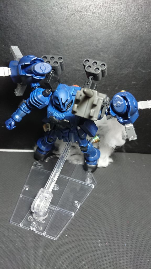 武装② パイルバンカーシールド
シールドピックの代わりということで

武装③ ロケットランチャー
バックパックの上部に装備