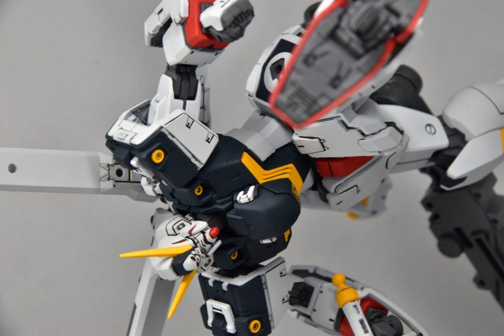 足裏のヒートダガーで切りかかり