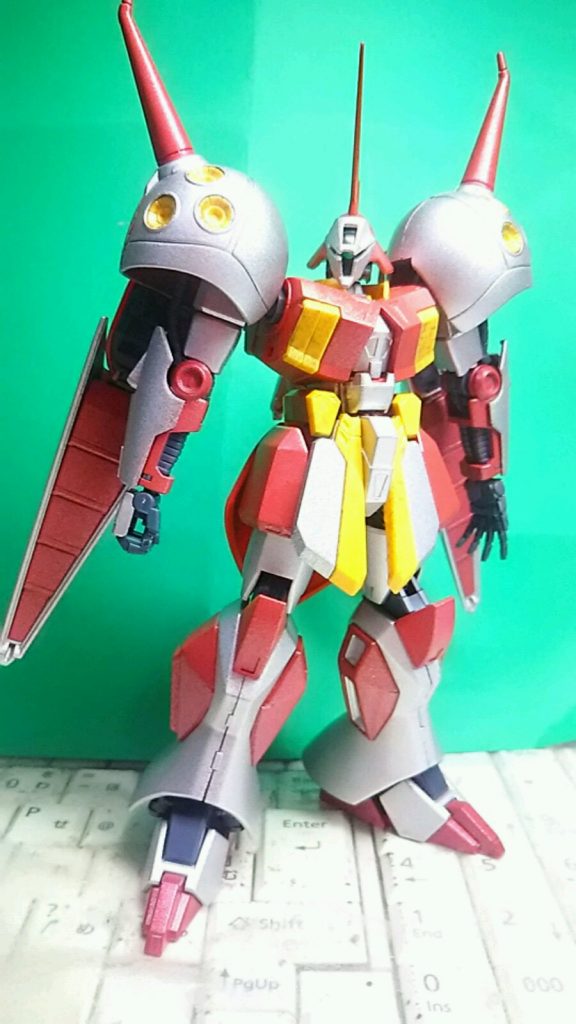 途中写真、挿し色多いとウルトラマンっぽくないので、この後、黄色の面積減らしました