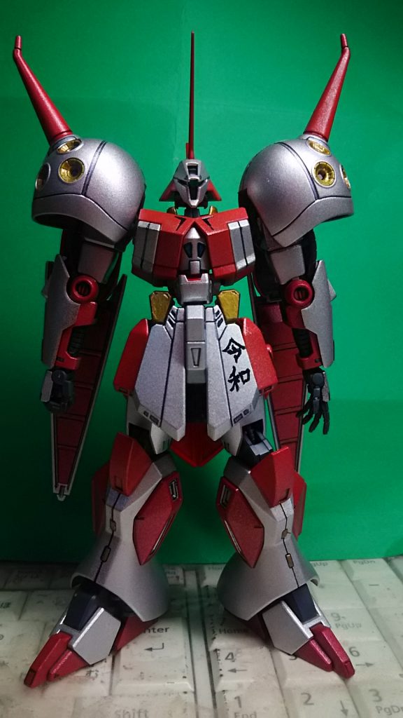 正面、胸の所もカラータイマー風に塗ってます